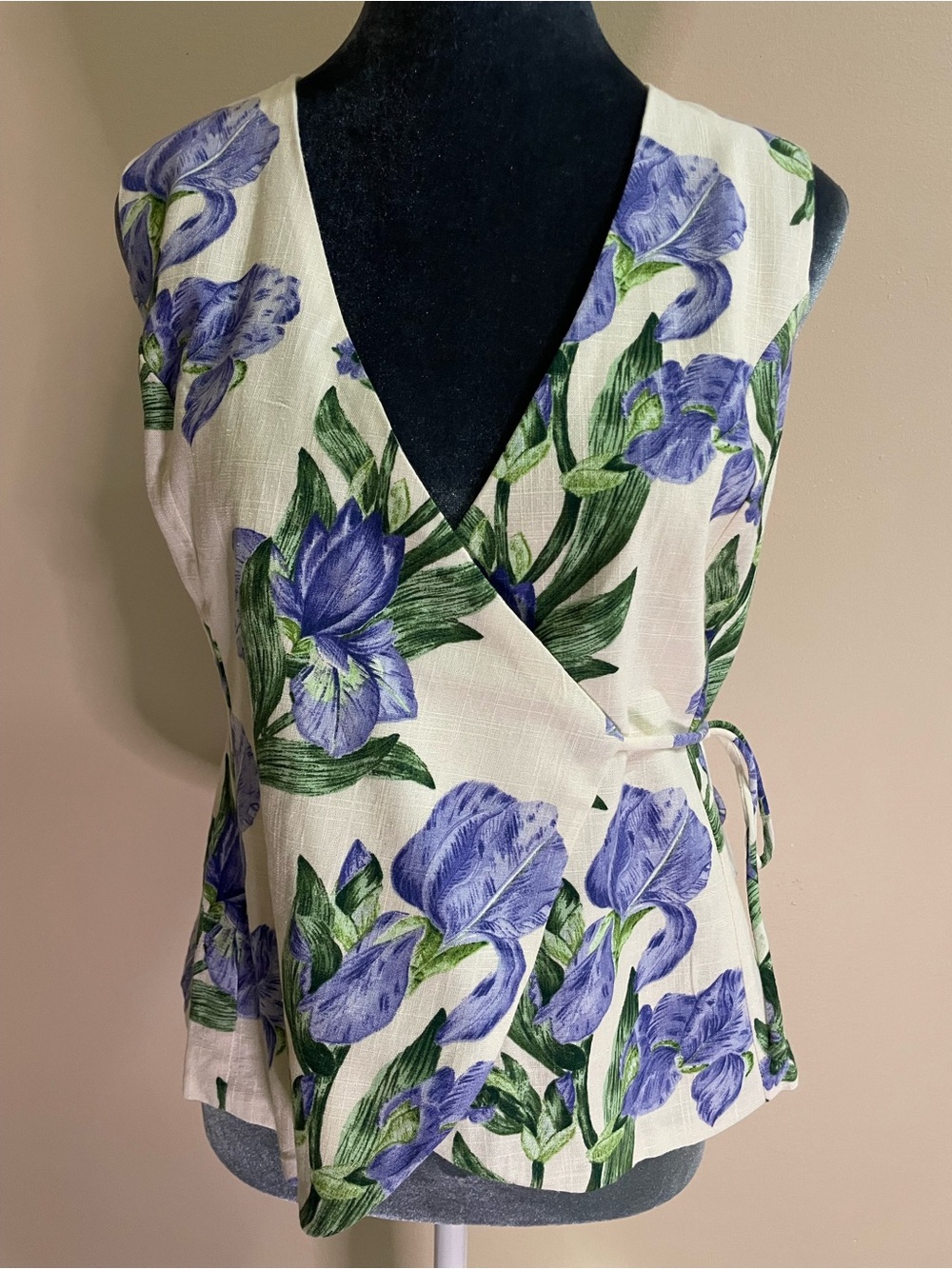 White Closet Elements Lilac Iris Floral Wrap Top Sleeveless Size S NWT
